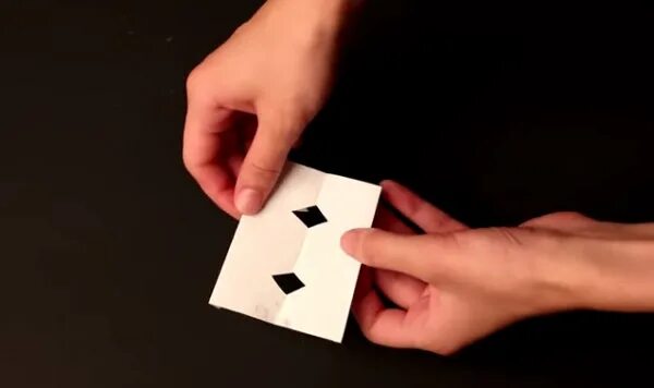 фокусы с бумагой. лист бумаги вклтачеку пошаринебалшой. фокусы из бумаги своими руками. простой фокус с бумагой. геометрические фокусы с бумагой.