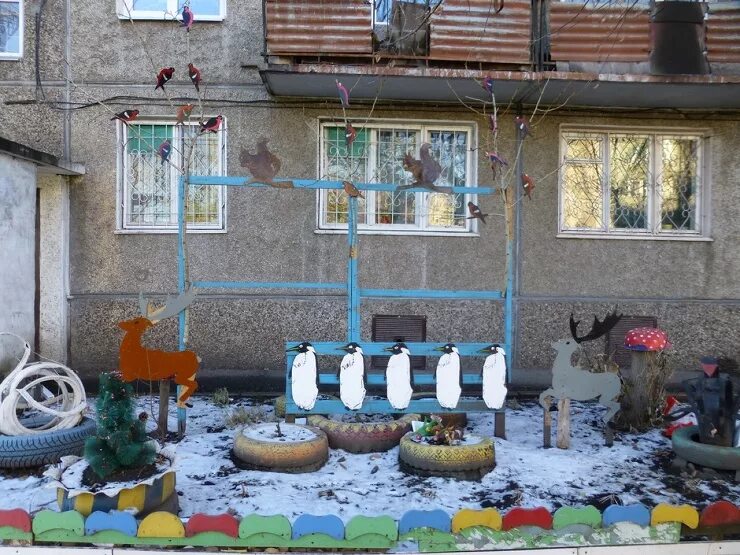 жэк территория. фигуры из шин во дворе. жэк территория. жэк территория. благоустройство двора из шин.