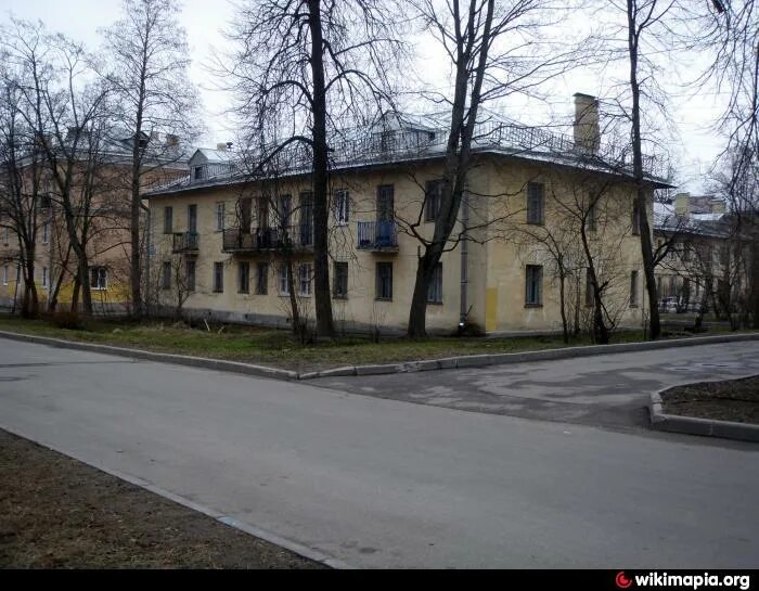 Поликлиники города ломоносова. Ул Ломоносова 20 Санкт-Петербург. Город Ломоносов улица Токарева 14. 14 Дом в Ломоносове. Дом на улице Ломоносова 14 Санкт-Петербург.