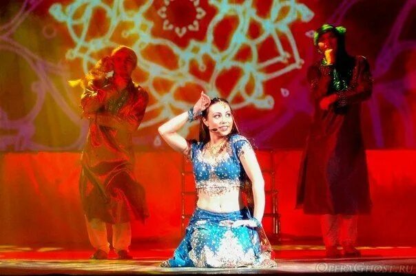 Мюзикл про музей. Афиша мюзикла. Мюзикл в уфе. Мировой мюзикл шоу. 12 мюзиклов шоу.