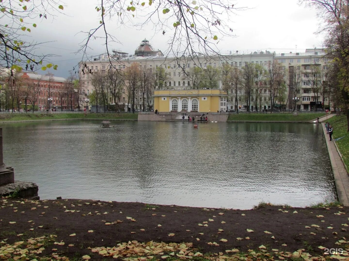 Сквер Патриаршие пруды. Парк Патриаршие пруды Москва. Патриаршие и чистые пруды. 14 Патриаршие пруды. Чем известны патриаршие пруды