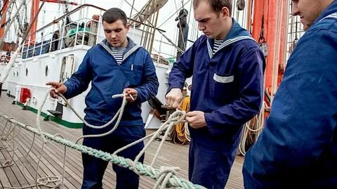 Работа в море старшим механиком