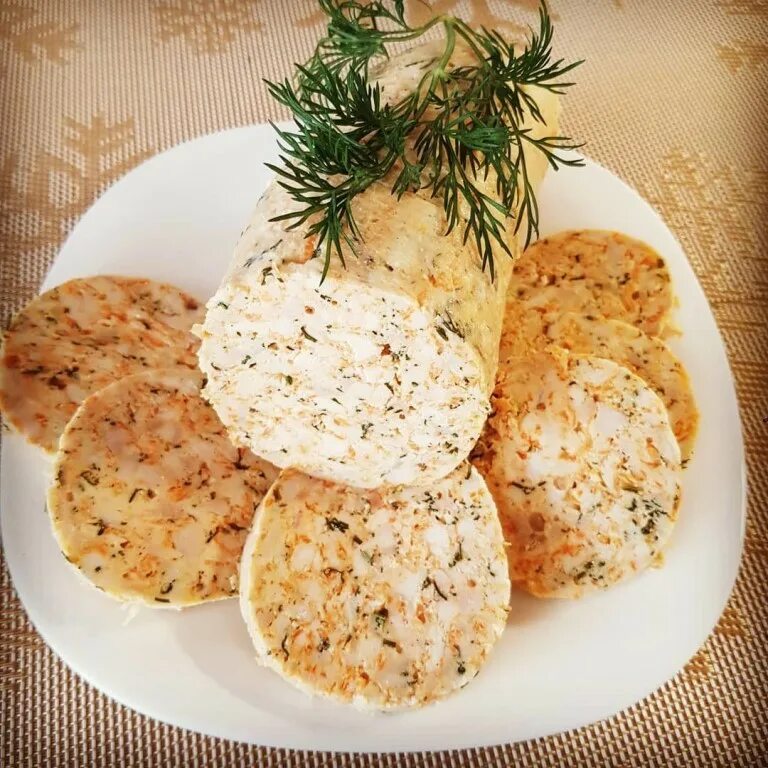 Ветчина. Домашние сосиски из куриного филе. Пп колбаса. Домашняя докторская колбаса из курицы. Домашние куриные сосиски.