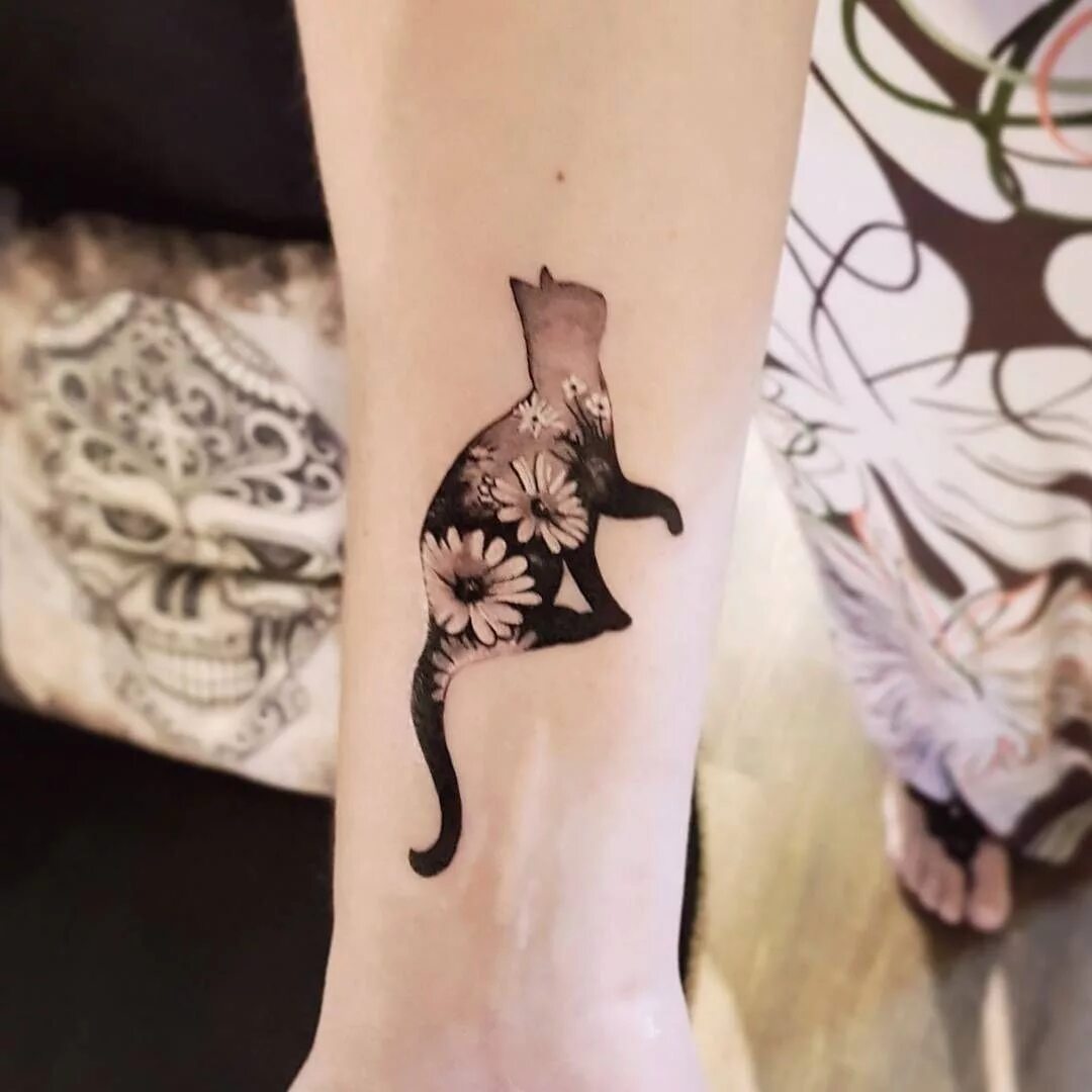 Тату девушек кошка на ноге. Тату кошка. тату кошка на ноге. тату кошки для девушек на ноге. тату на щиколотке кошка.