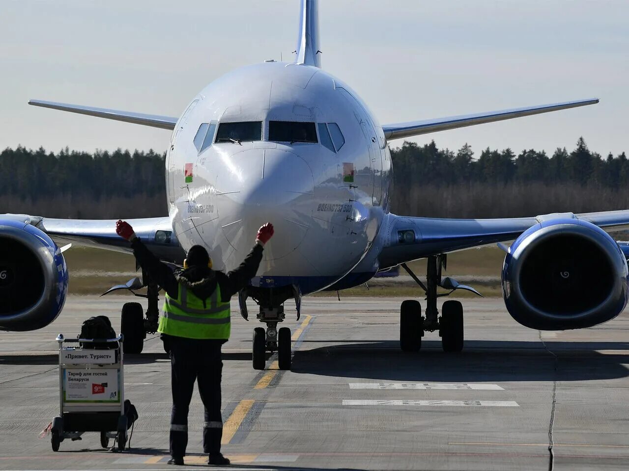 Аэропорт минск белавиа. Самолеты сегодня минск. А319 белавиа. Белорусская авиакомпания белавиа. Авиакомпания белавиа самолеты.