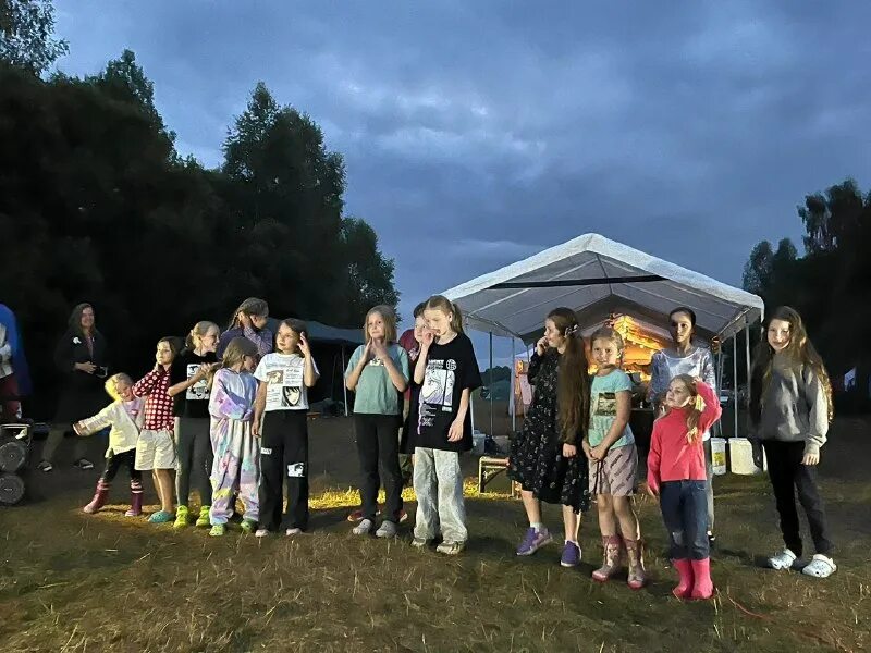 Детский лагерь для многодетных. Детский лагерь для многодетных. Палаточный лагерь для друзей с овз. Летний лагерь. Летний лагерь литвиново.