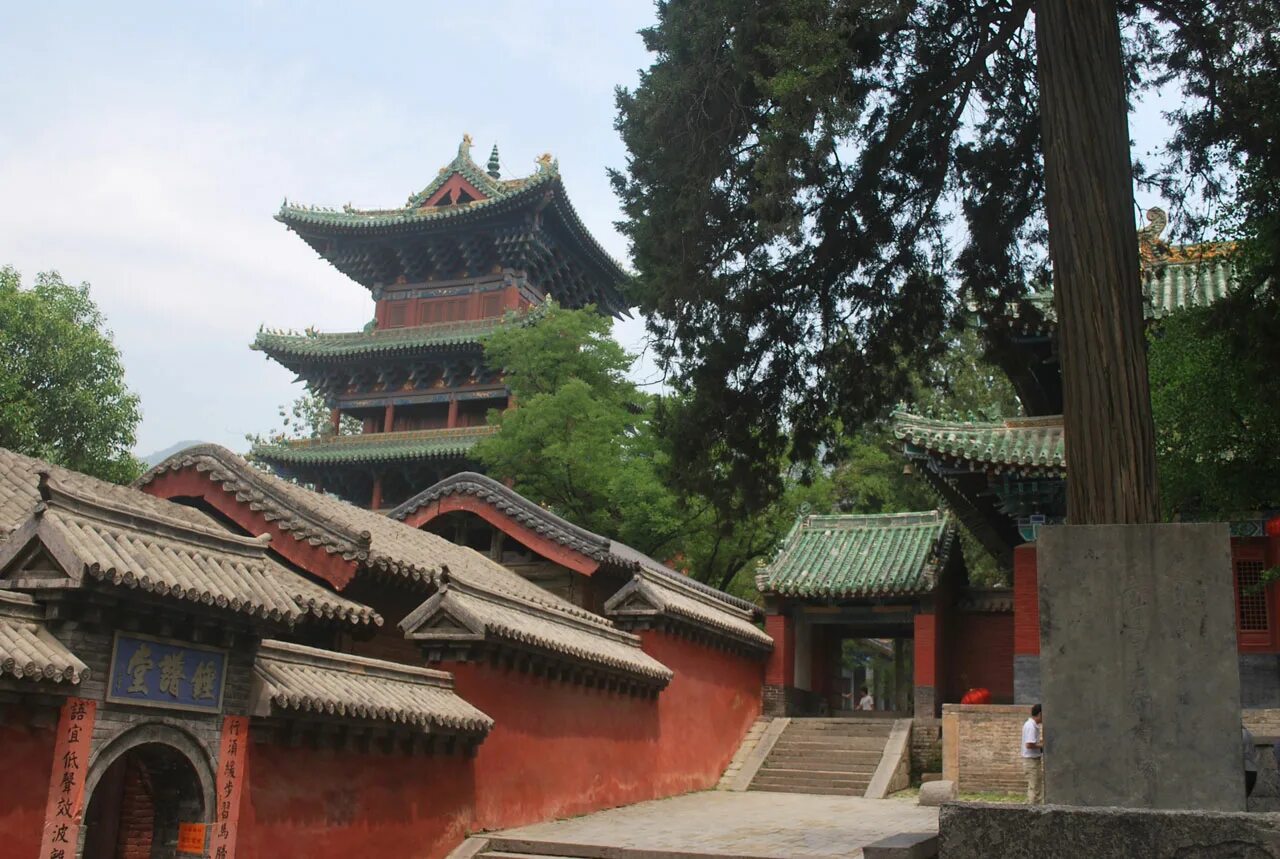 Shaolin temple. Монастырь Шаолинь Китай. Буддийский монастырь Шаолинь. Храм Шаолинь Лоян. Монастырь Шаолинь Темпл.