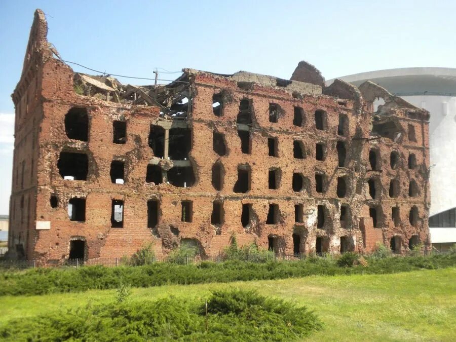 Восстановить разрушенный дом. Сталинград мельница Гергардта. Памятник мельница Гергардта. Мельница Гергардта памятники Волгограда. Мельница Сталинградская битва Волгоград.