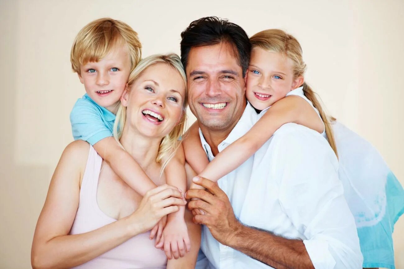 счастливые мужчина и женщина. активный и здоровый образ жизни. женщина семья здоровье. здоровые мужчина и женщина. здоровая женщина.