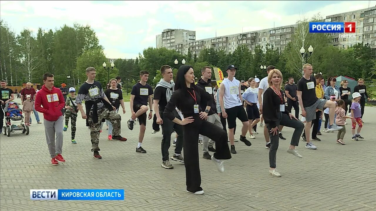 Программа 30 июня киров. День молодежи киров. с днем молодежи. день молодежи фото. кочуровский парк киров.