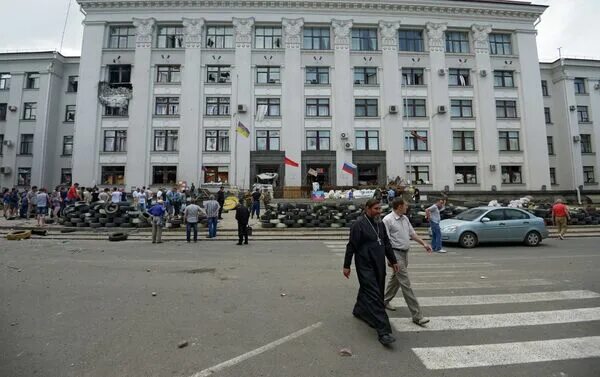 2 июня 2014. Луганская областная государственная администрация. Луганская администрация авиаудар. Авиаудар по Луганской ОГА 2014.