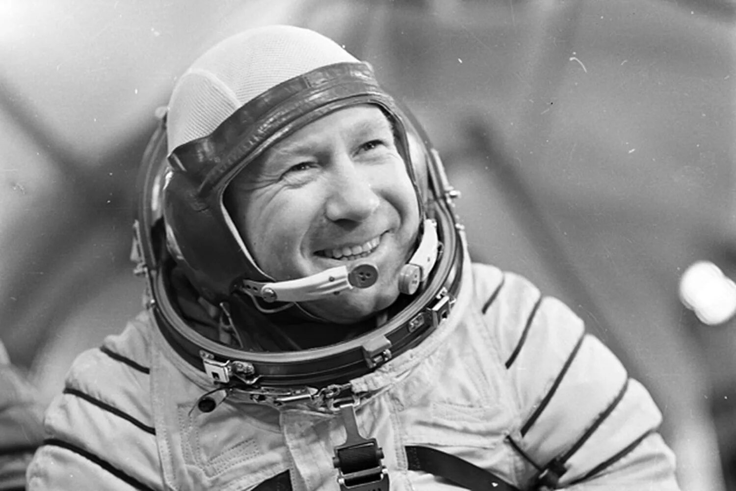 Кто первый полетел в открытый космос. Aleksey ARXIPOVICH Leonov.