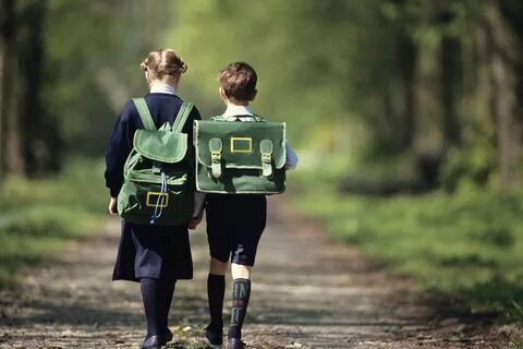 My sister to school every day walk