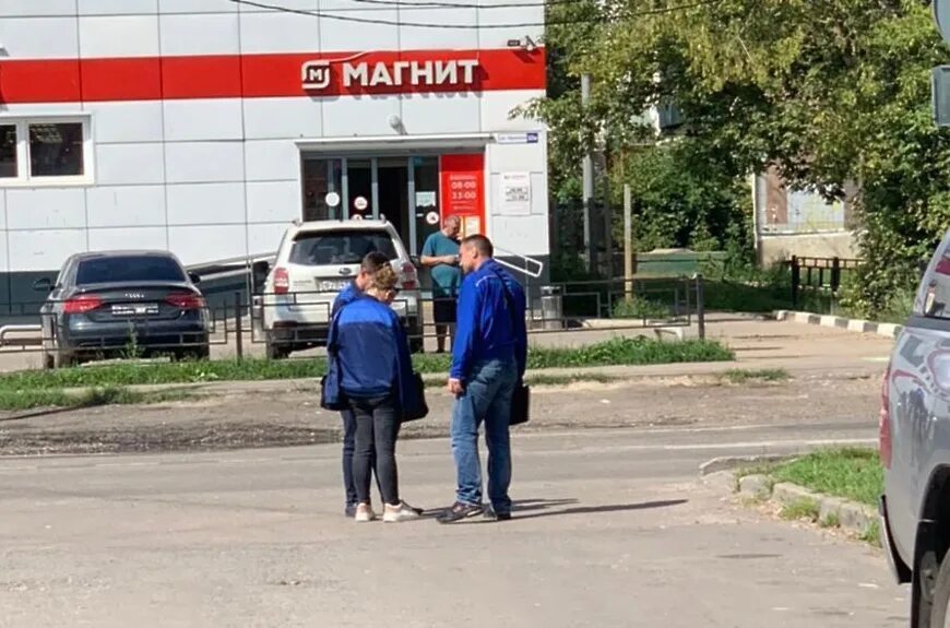 Отключили отопление. Подольск люди без отопления. Подольск люди без отопления. Собрание жильцов. Украина без отопления в больницах, школах и детских садах.