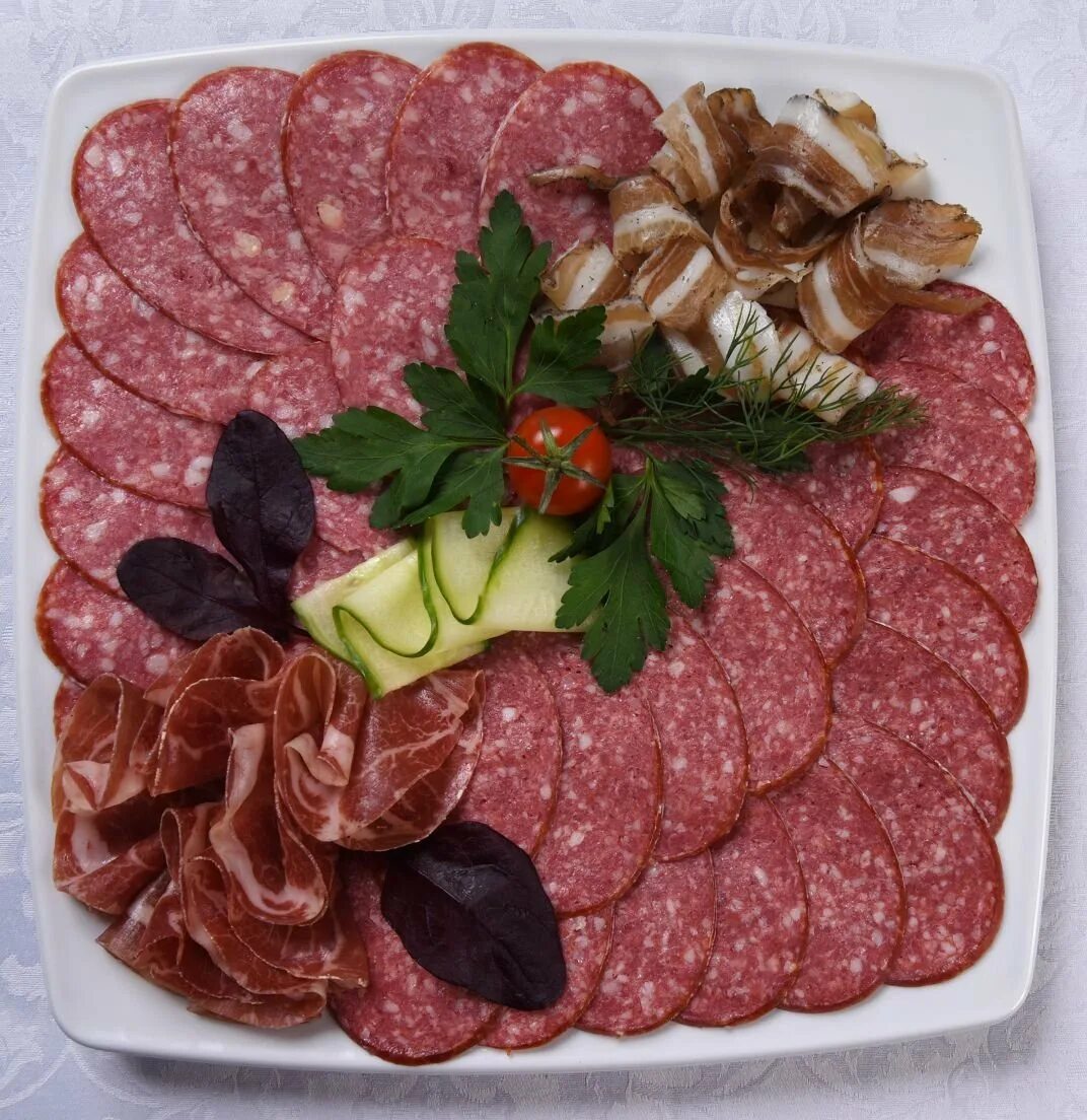 Как делать ассорти. Мясное ассорти. мясная нарезка. украшение мясной нарезки. украшение мясного ассорти.