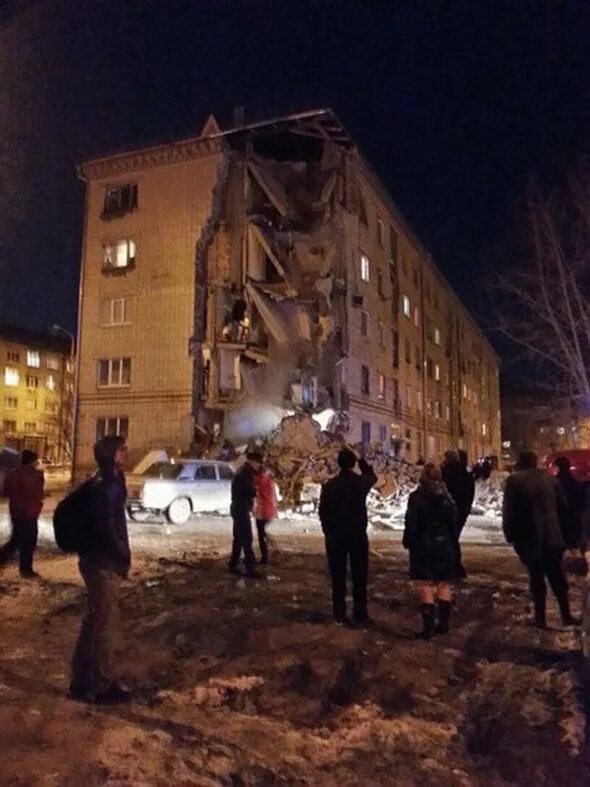 Обрушение подъезда в белгороде. Рухнувший дом в тюмени. обрушение дома в тюмени на харьковской. харьковская 52 тюмень. обрушение тюмень харьковская/2014. угол дома.