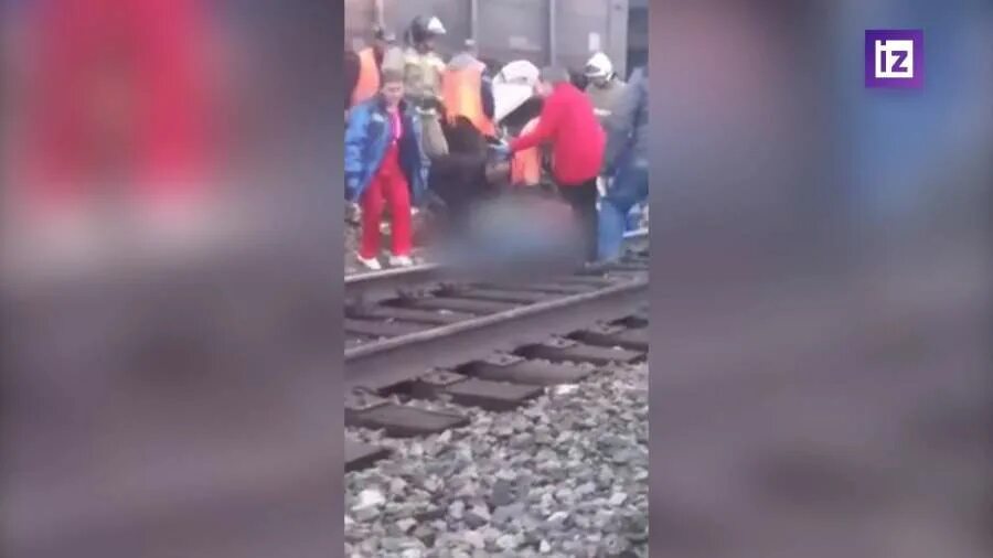 10. Ученица 5 класса попала под поезд. Чп поезд сбил мужчину в красноярске 27 мая. Мужчину переехал поезд. Сбили женщину на бахчиванджи на электричке щелково.