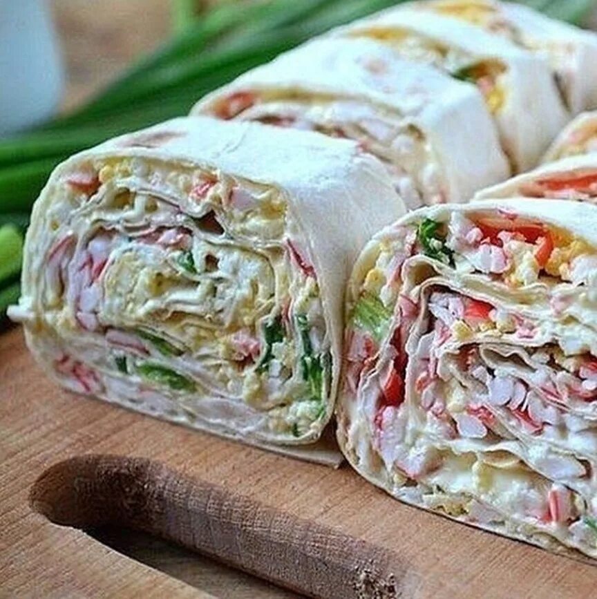 Рулет из лаваша пп рецепты. Закуски из лаваша. закуска в лаваше. рулет из лаваша. закуска рулет из лаваша.