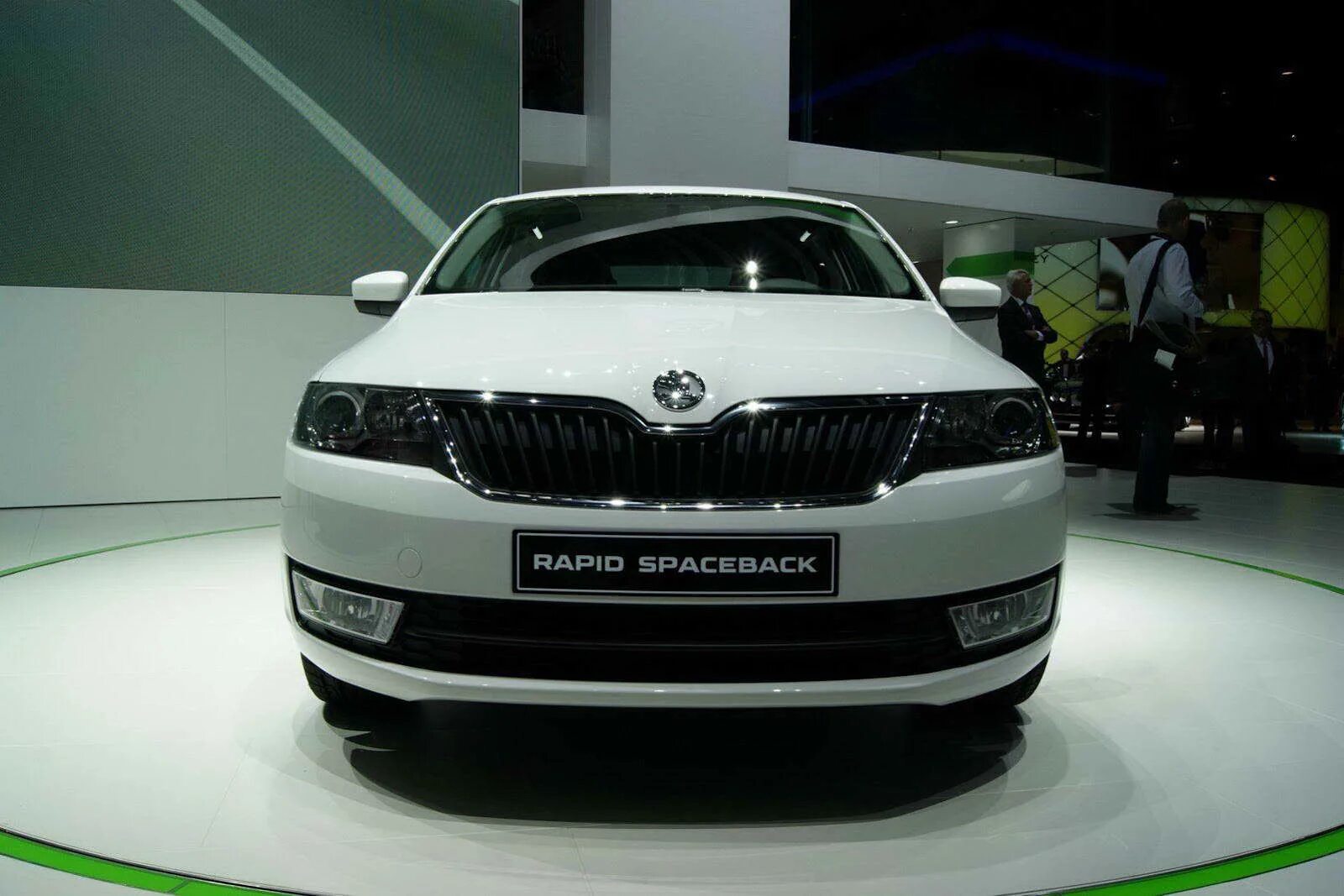 Шкода рапид 2007. Белая шкода рапид 2017 с черной крышей. Шкода рапид 2014. Рапид видео обзор. Шкода рапид и октавия.