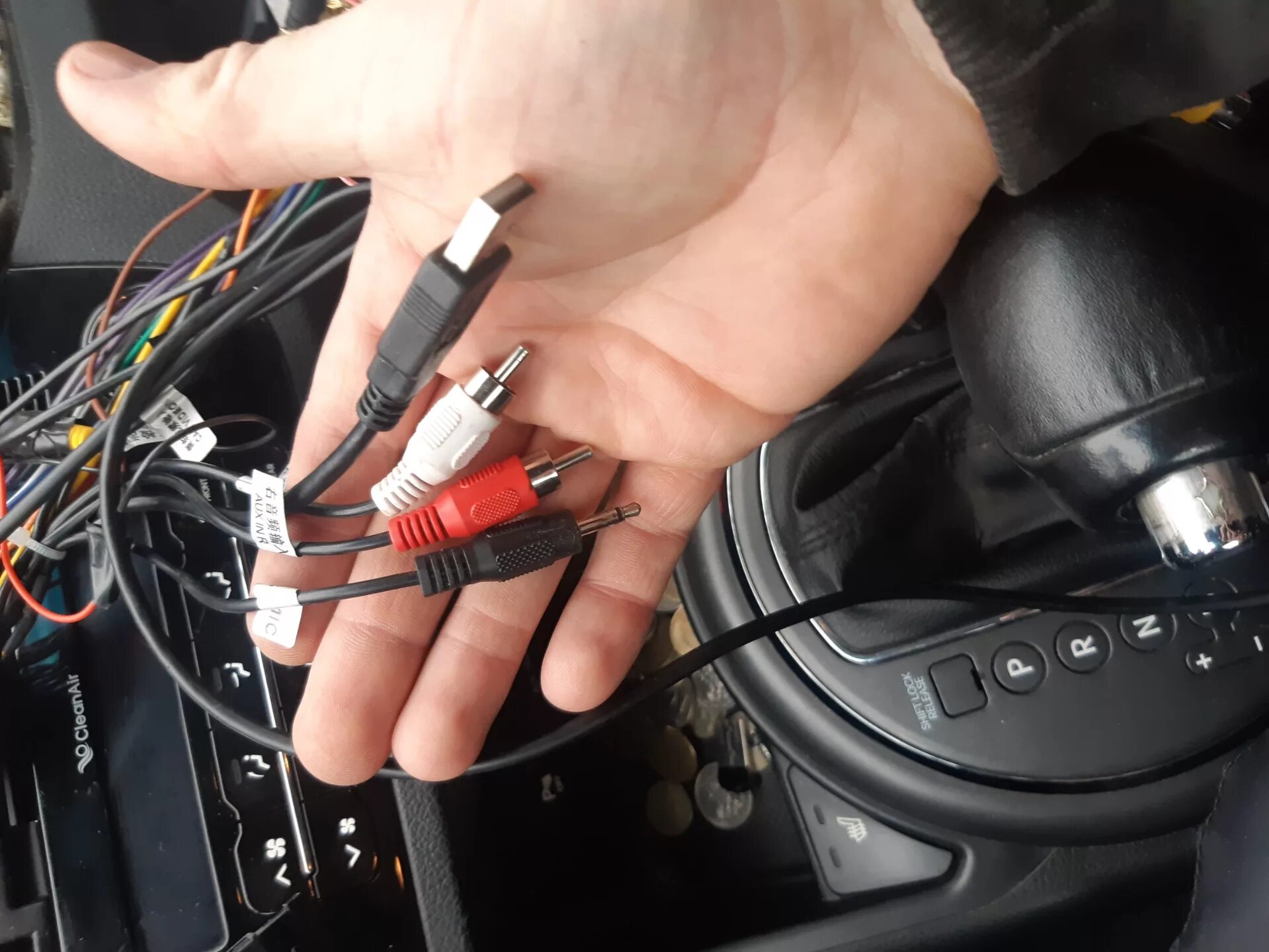 Kia Sportage 3 штатный USB aux. Провод усилителя антенны магнитолы Киа Спортейдж 3. Штатный aux Volkswagen к китайской магнитоле. Магнитола разъем Sportage 2. Почему на китайской магнитоле