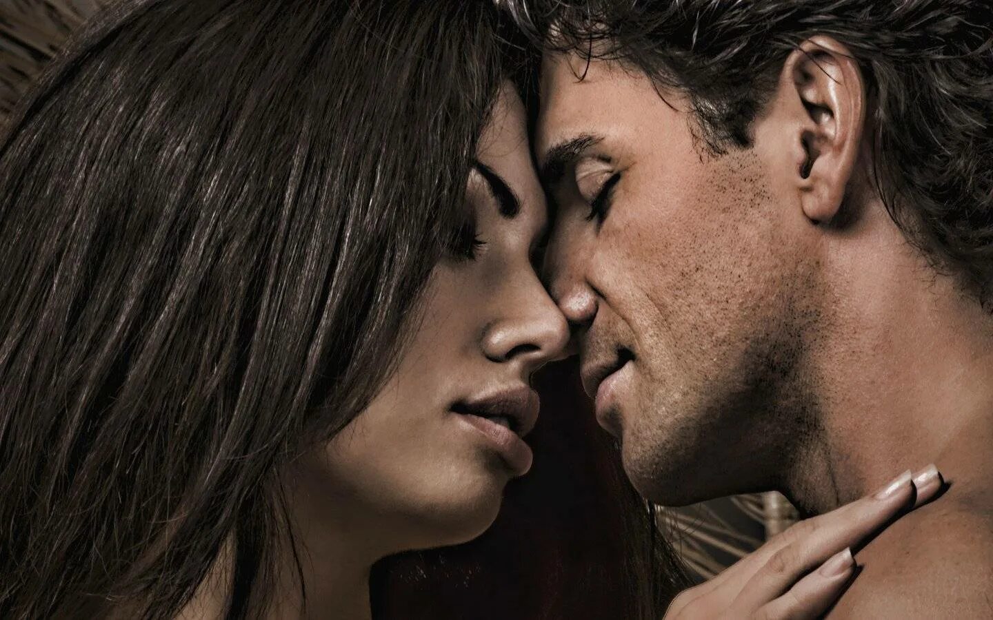 Слушать любите женщин. Аудиороман полностью про любовь слушать. Обнимает женщину. Мужчина и женщина любовь. Мужчина дарит цветы женщине.