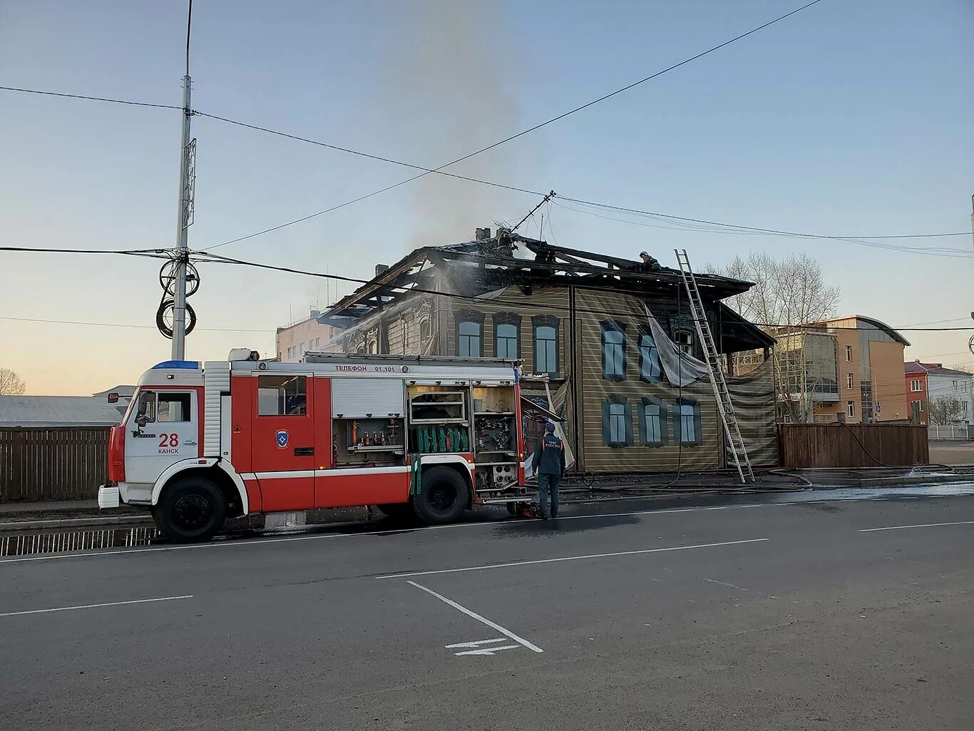 Погода канск по часам. Пожар в Канске. Пожары в Канске фото. Новые пожарные машины в Канске. Пожар в Канске в пос.строительный.