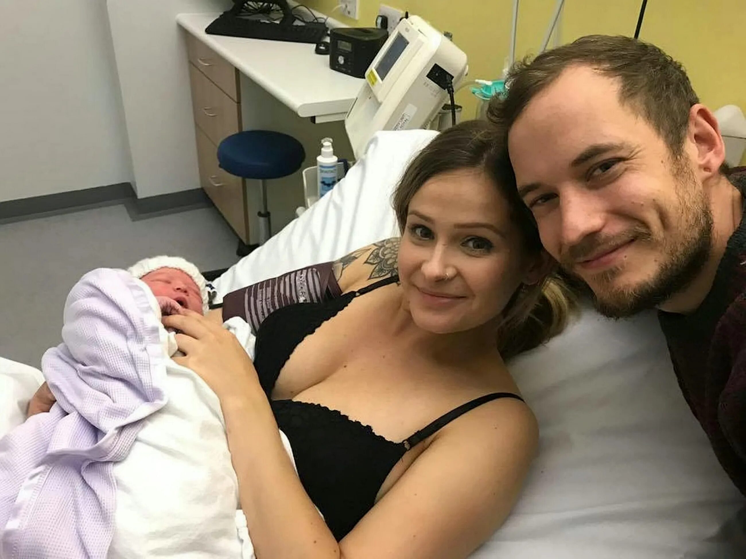 Мужчина родивший ребенка. Родила ребенка от 28 летнего мужское. Родила ребенка от 28 летнего мужское. Уайли симпсон трансгендер. Родила ребенка от 28 летнего мужское.