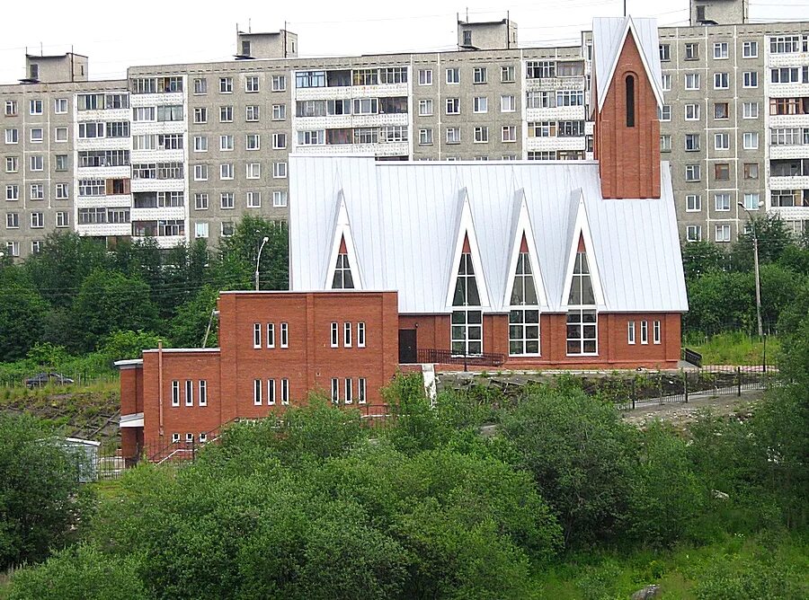 Церковь Архангела Михаила Мурманск. Католическая Церковь Мурманск. Католический храм Архангела Михаила Мурманск. Приход Святого Михаила Архангела Мурманск.