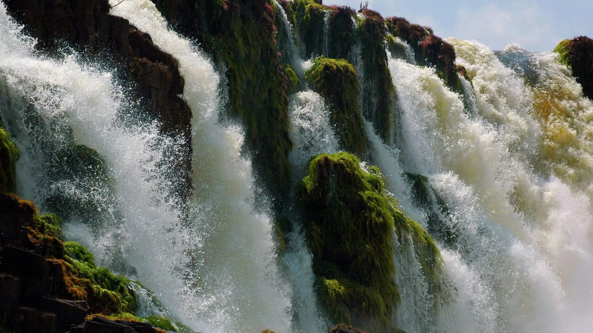 Мощный поток воды. Водопад Джинба. Водопад Каобанг Вьетнам. Водопад Мирвети. Водопад Джирхва.