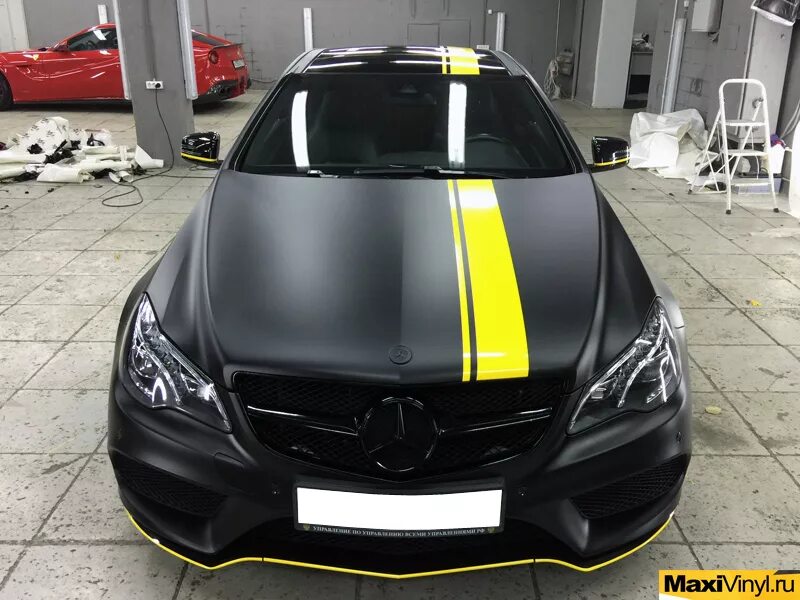 Оклейка бронепленкой автомобиля by tuning. CLS 63 AMG винил. Винил на е63 212. Е63 w212 винил. Винил Мерседес c180.