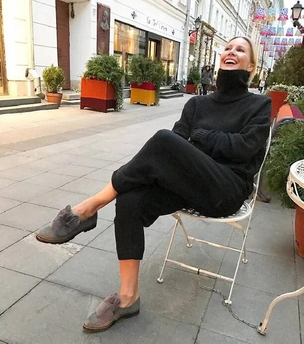 Летучая мышь фото. Лена летучая дома. Пещера летучих мышей остров бали. Откуда летучая. Откуда летучая.