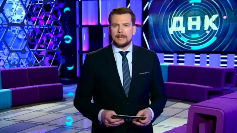 Ведущий программы дне. Александр колтовой ток шоу. александр колтовой шоу днк. ведущий ток шоу на нтв александр колтовой. ток шоу днк александр.