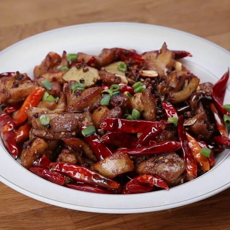 Самые вкусные китайские блюда. Говядина с соусом кунг-пао. Китайские блюда с мясом. Китайские блюда с мясом. Китайские блюда с мясом.