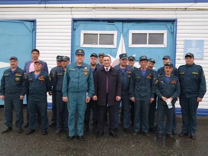 Сотрудники пожарной охраны