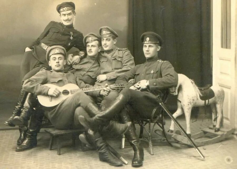 Танкист т 34. Танкист поручик. Зауряд-поручик. Танкист поручик. Командир танка т-34.