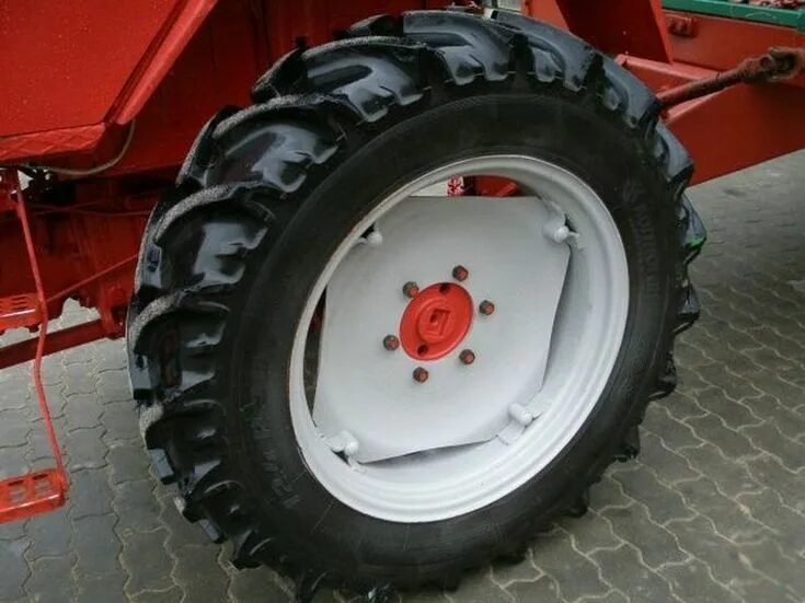 Резина на трактор т 25. Трактор т30 размер шин. Шина 11.2 r 28 т 25. Шины трактора т 30. Колеса на т-30.