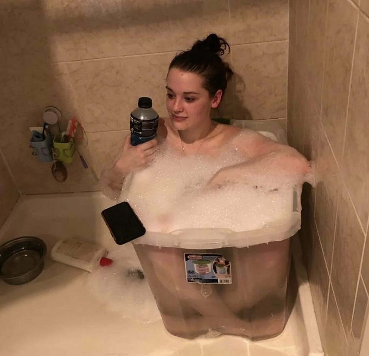 Девушка в ванне. Фотосессия в душе. Женщина в ванной. Лежу в ванне. Девушка в ванне.