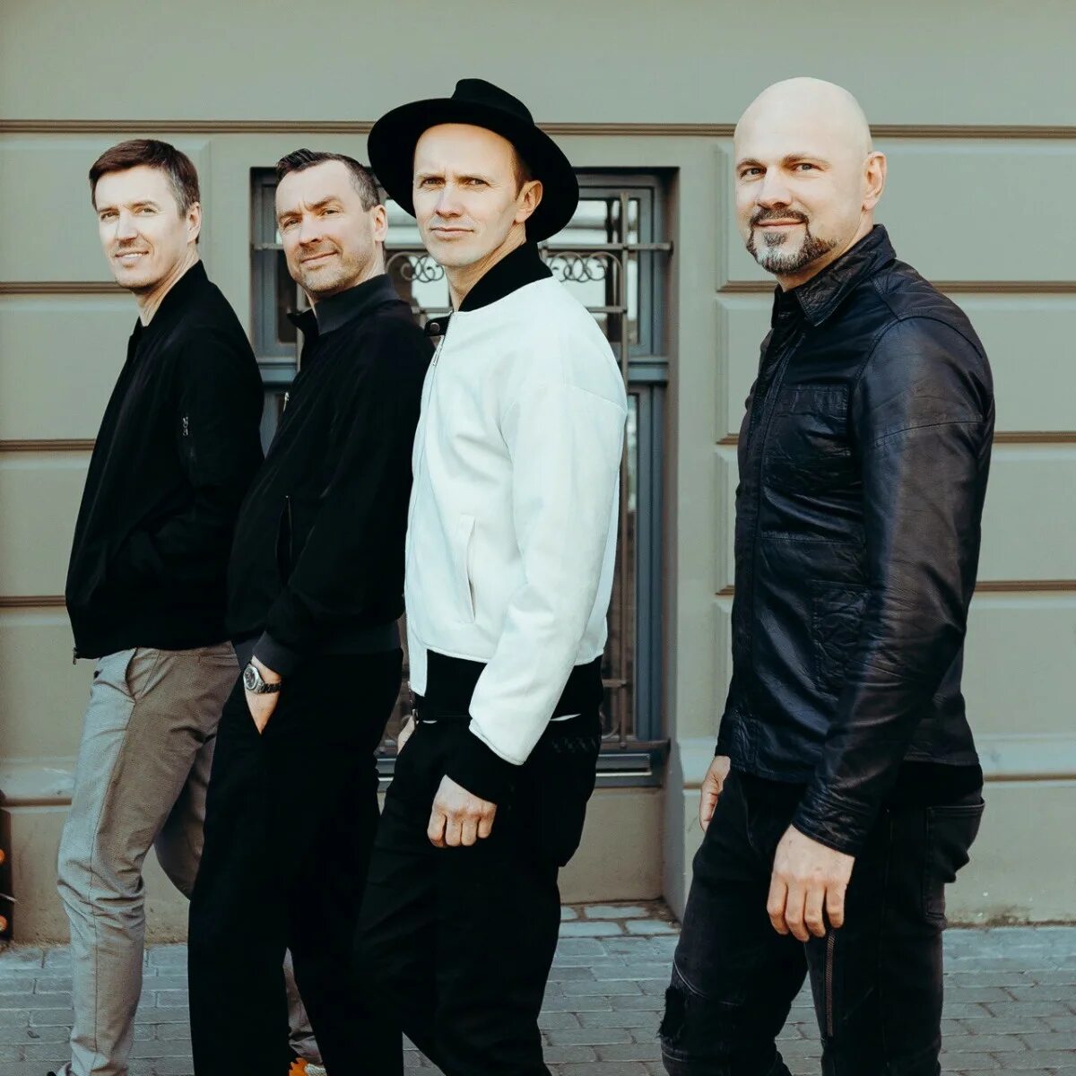 Солист брейнсторм. Группа brainstorm. Прибалтийская группа brainstorm солист. Брайан шторм группа. Группа brainstorm фото.