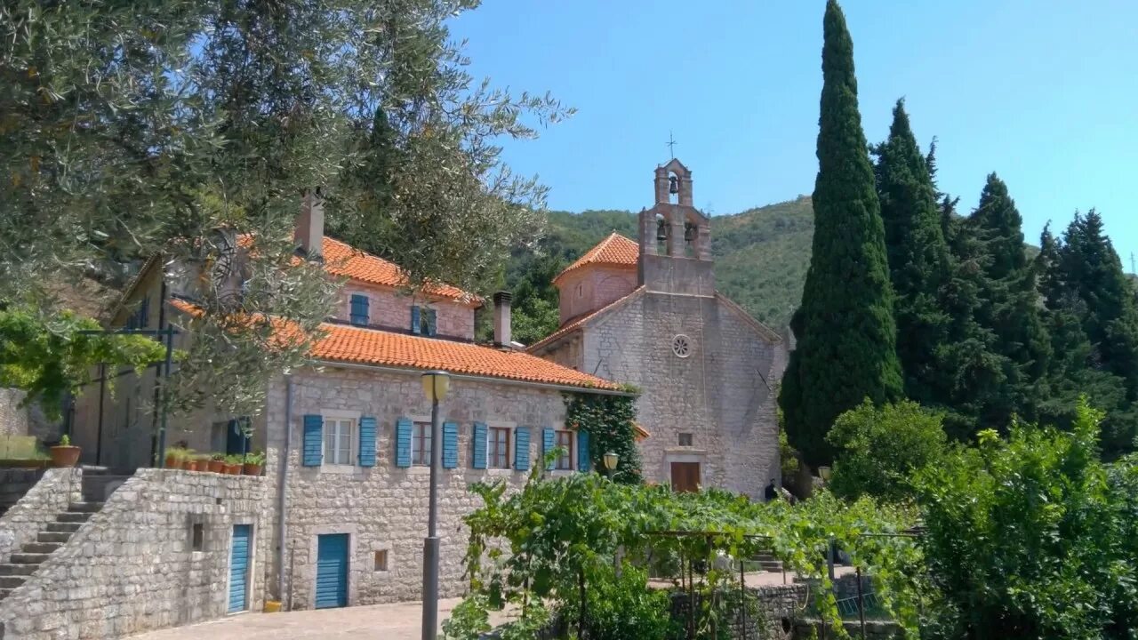 Черногория в 2024 году для россиян. Praskvica Monastery. Монастырь Праскавица Черногория. Монастырь Добриловина.