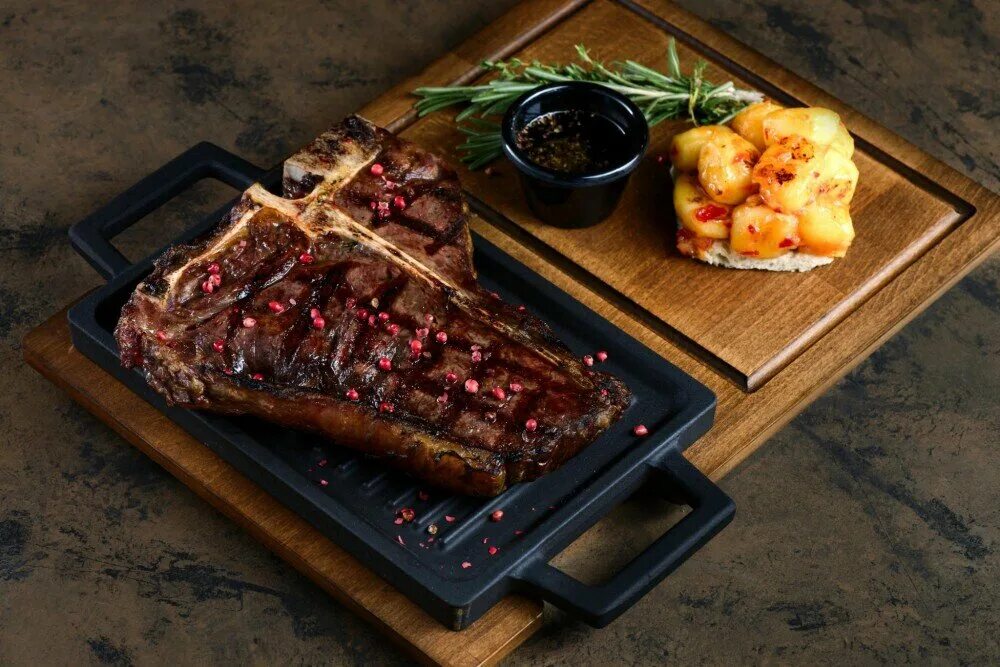 Прожарка стейка. Прожарка с кровью. Прожарка от валентиныча. Стейк medium rare. Стейк рибай медиум.