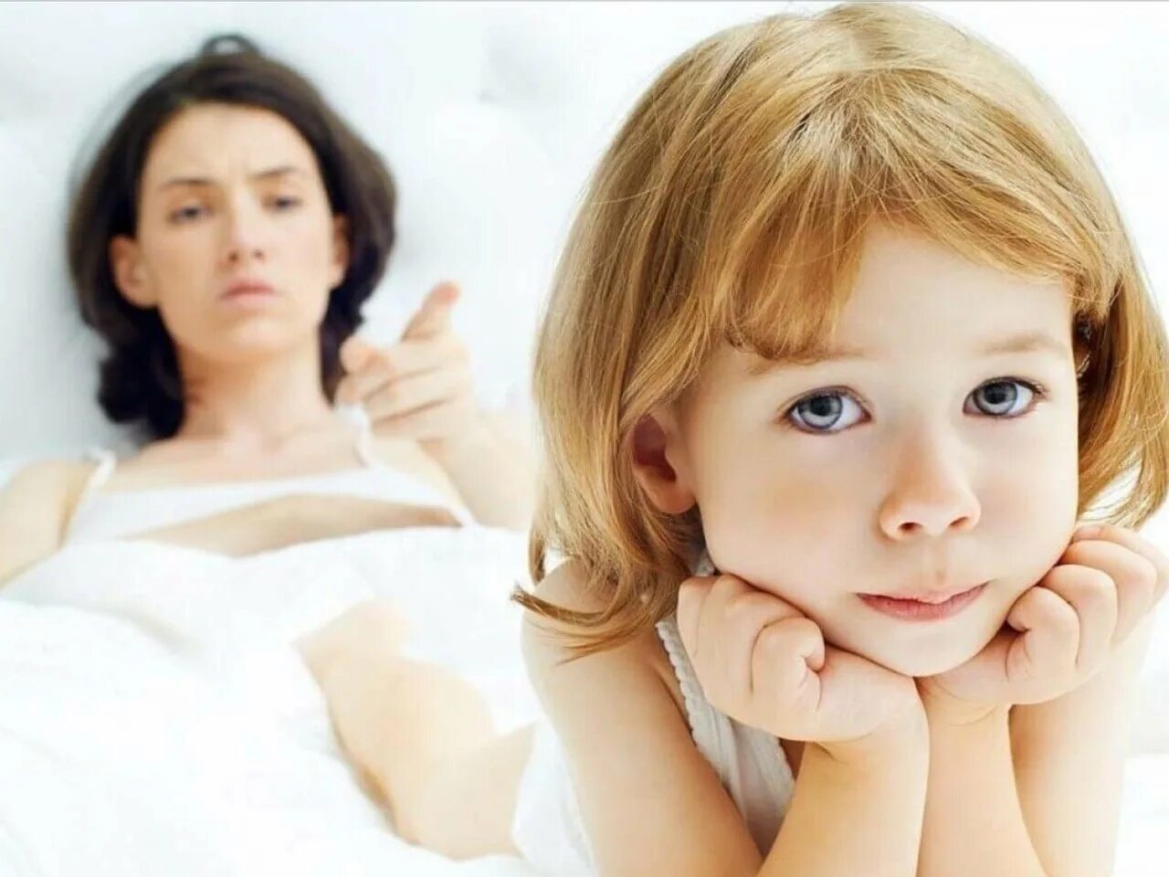 Как понять маму. Как понять маму. Мама обнимает малыша. Девушка обнимает маму. Как понять маму.