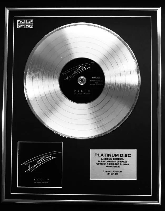 Platinum диски. Платиновый диск рекордс. Платиновый диск сколько. Платиновый диск сколько. Золотой диск платиновый диск.