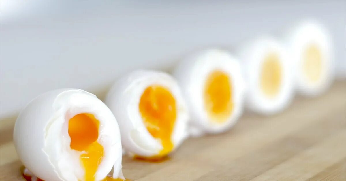 Яйца всмятку. Яйцо в мешочек. Яйца всмятку и вкрутую. Сон яйцо вареное к чему снится