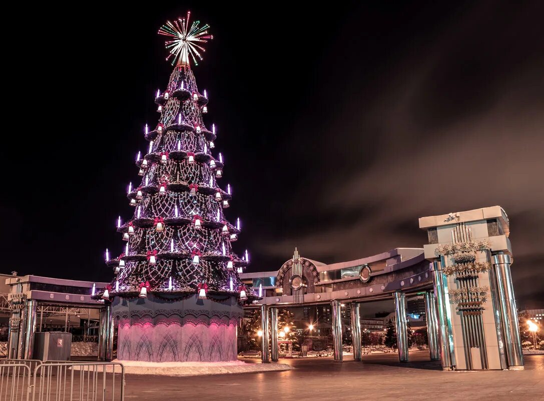 тюменский новый год. новогодняя тюмень. тюмень 2022. тюмень площадь города. тюмень новый год 2022 тюмень город.
