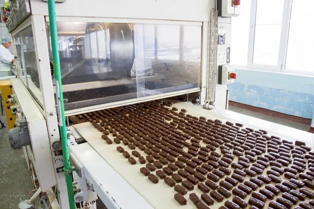 Фабрики барнаула работа. Фабрики барнаула работа. Барнаульская шоколадная фабрика. Кондитерская фабрика алтай плотников. Швейная фабрика ковров.