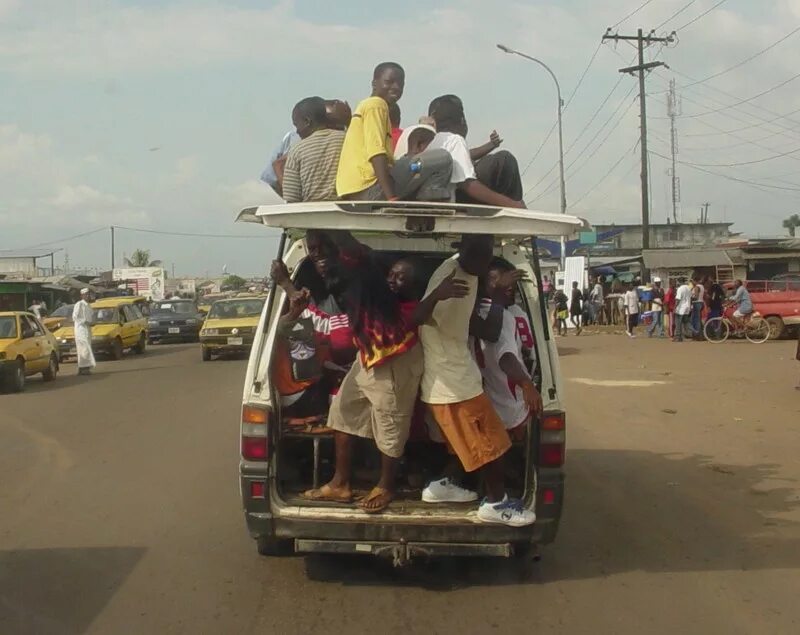 Автобусы в Африке. Транспорт Африки. Машина африканца. Маршрутки в Африке. Командировка в африку