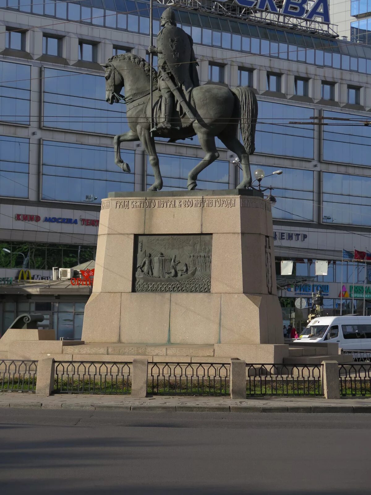 Памятник александру невскому в петербурге. Памятник Александру Невскому в Санкт-Петербурге.