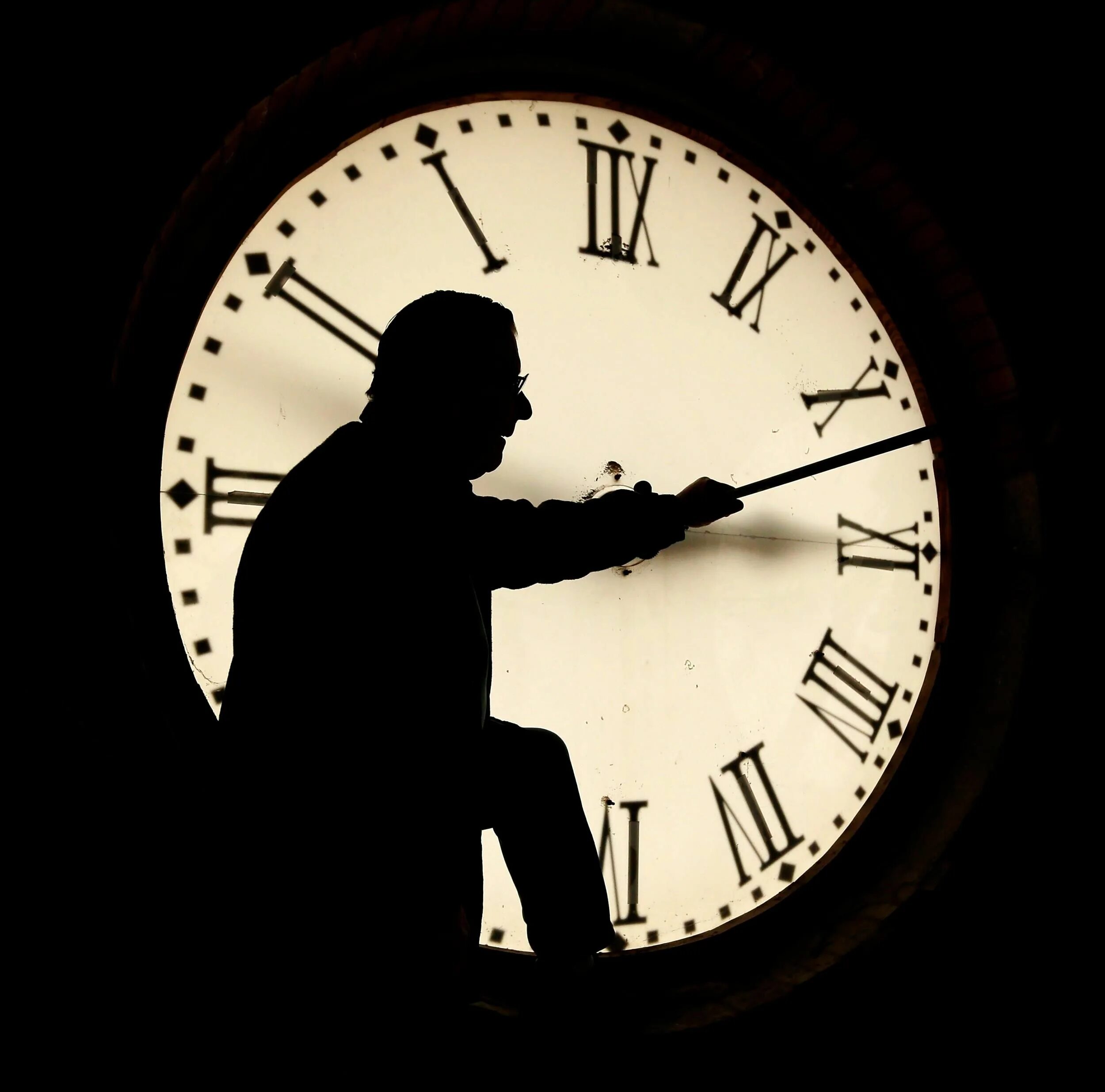 Time begin. Daylight savings time. время 1 час. летнее время тень. детективные летнее время картинки.