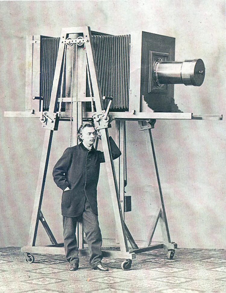История фотографии. Аппарат русского фотографа в. а. Дюбюка (1891),. Самый первый фотоаппарат. Первая фотокамера в мире. Первый фотоаппарат в мире.