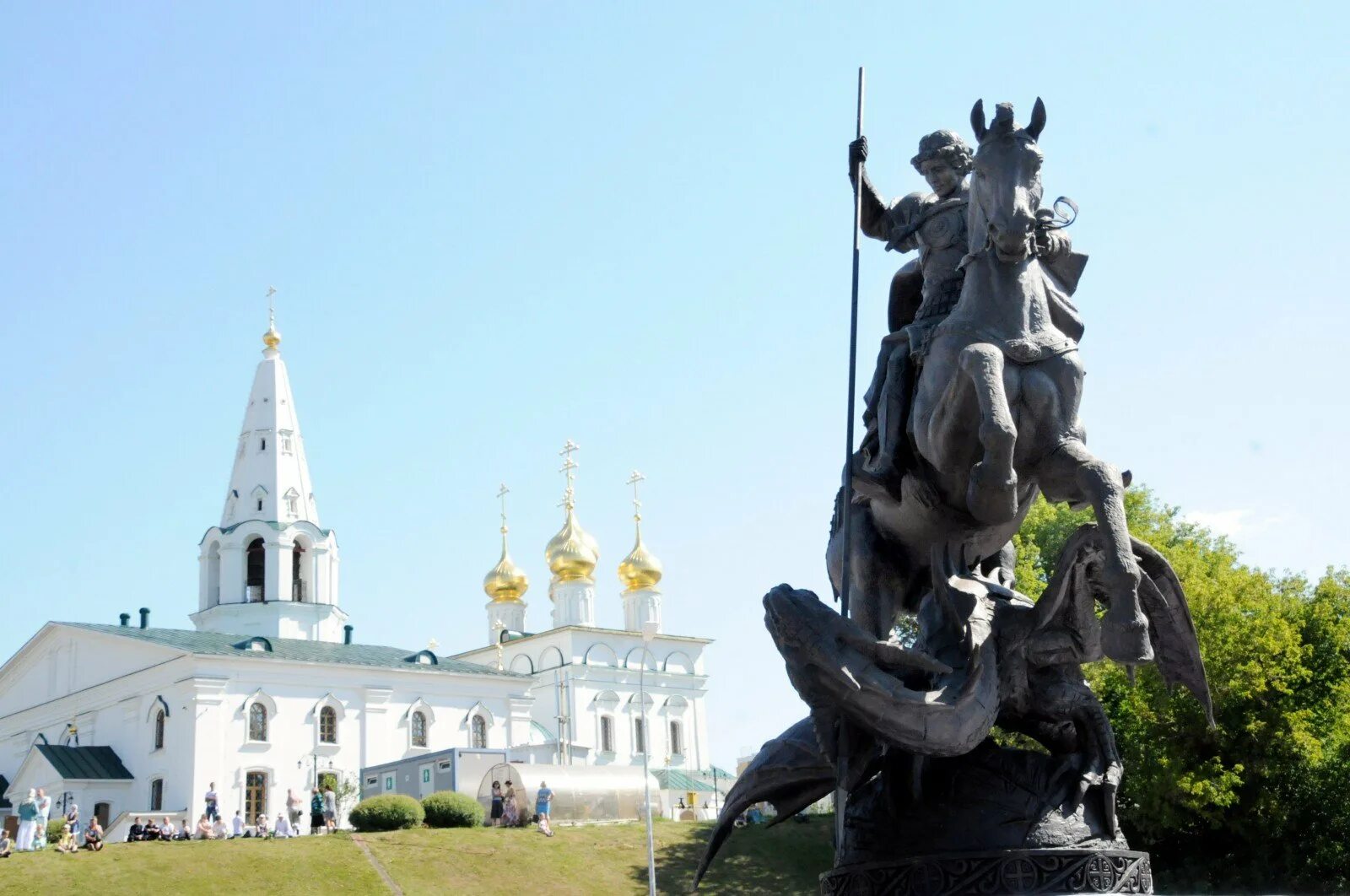 Памятник Георгия Победоносца г. Бор Нижегородская область. Памятник Георгию Победоносцу в городе Бор Нижегородской области.